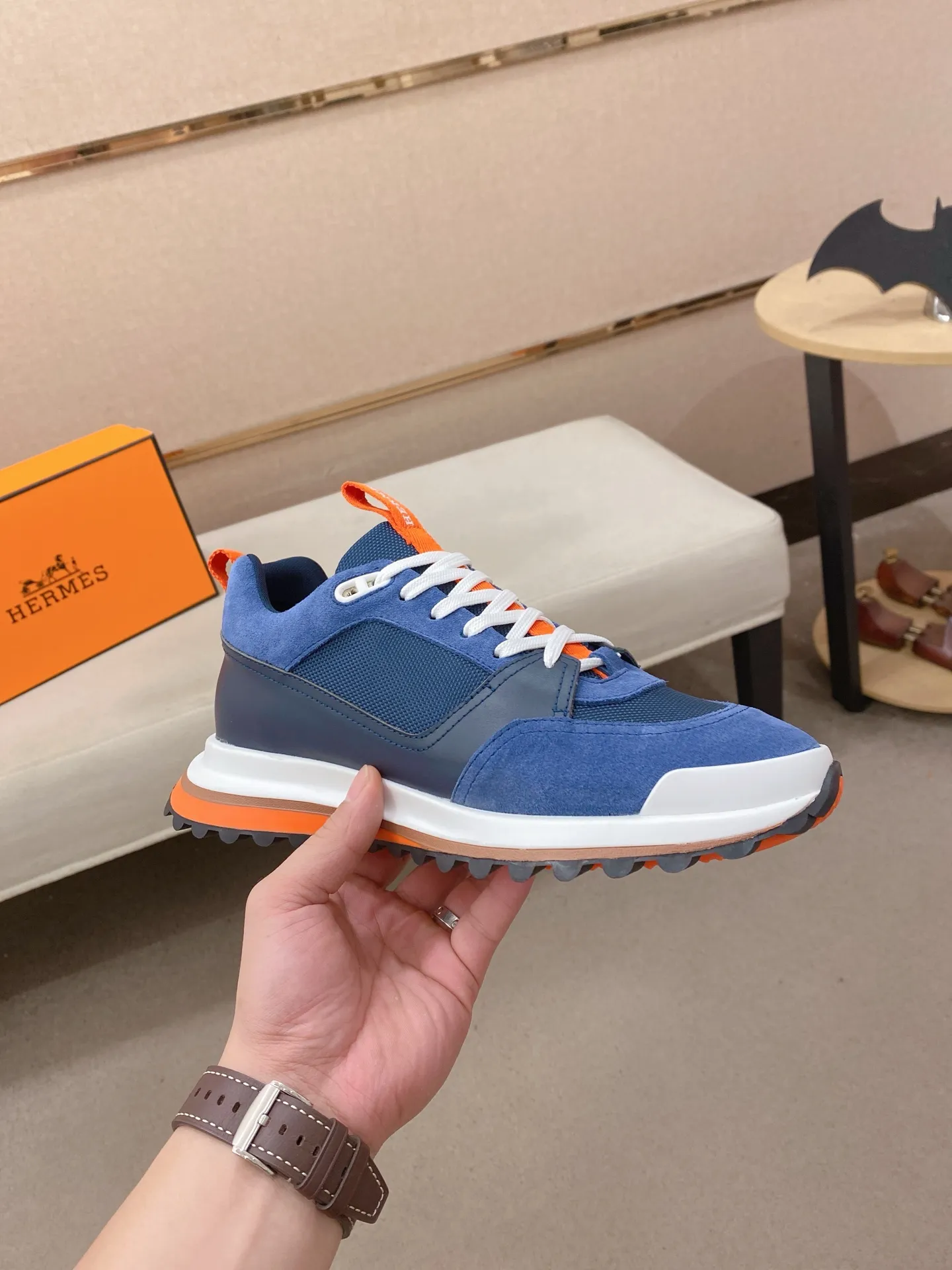 Men's clothing and shoes💰: 520💰《HERMES》【Classic original single version】Hermès; top 🔝purchasing agent🔍🔍men's latest 🇺🇸 counter sales simultaneously, original imported from Italy ▲▲first-layer cowhide ▲▲ (high-end, nobility, class) times) Exquisite workmanship (Italian 🇮🇹Imported water-dyed 🐂cowhide lining) sole: Original sole provided by the original factory, ⚠️exclusive double-layer activity·TPR·rubber·combined molded outsole; super comfortable·wear-resistant·non-slip·environmental protection The real thing is more beautiful if you take the real thing (high quality, follow the order), you can enter and exit the counter at will * Number of yards: 38·39·40·41·42·43·44# (can be customized 45.)
